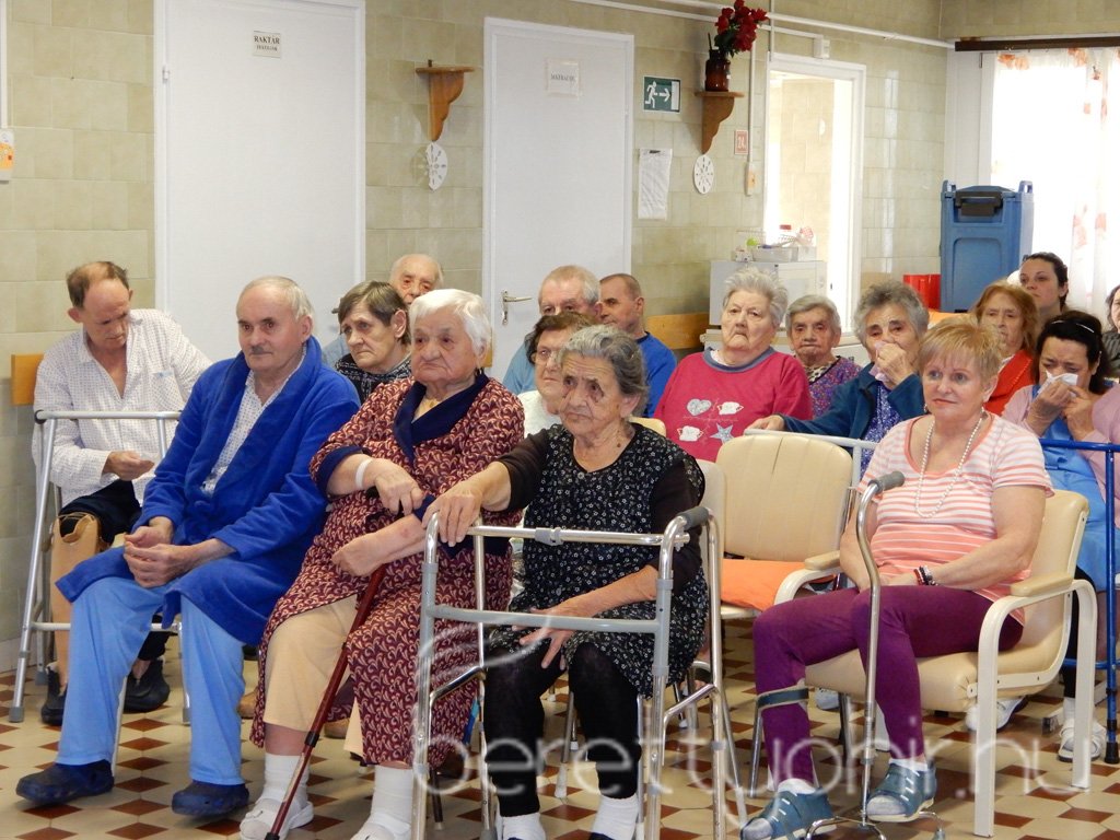 Karácsonyi ünnepség a Krónikus osztályon 14